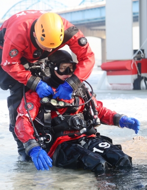 한강 얼음사고 대비 구조훈련