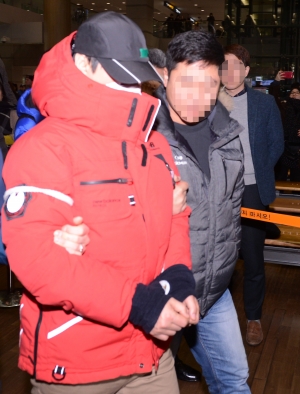 현장검증 받는 '인천공항 폭발물' 협박범