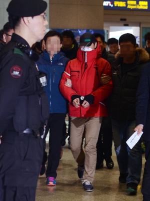 현장검증 받는 '인천공항 폭발물' 협박범