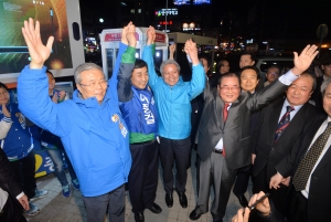 더민주 김종인 대표, 이종걸 후보 지원 유세