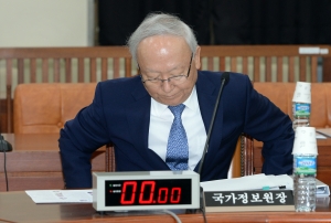 이병호 국정원장 정보위 대북현안간담회 참석