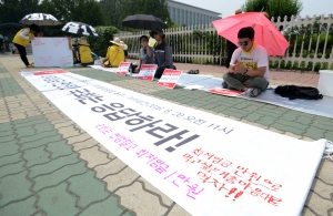 최저시급 인상을 외치며 단식투쟁 중인 구교현 노동당 대표 
