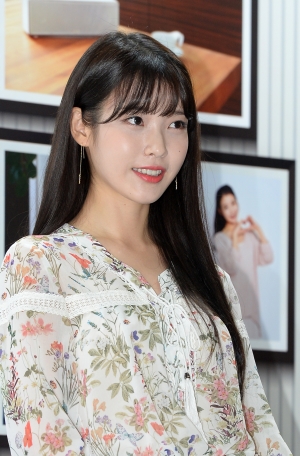 '아이유'