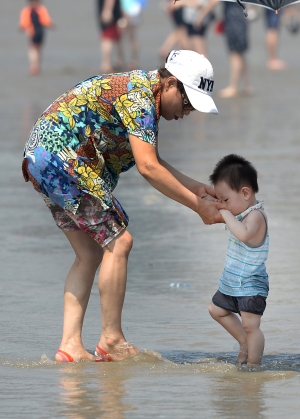 '폭염 속 을왕리 해수욕장'