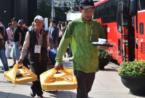 박원순 시장 쪽방촌 귀성길 인사