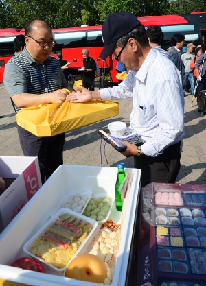 박원순 시장 쪽방촌 귀성길 인사