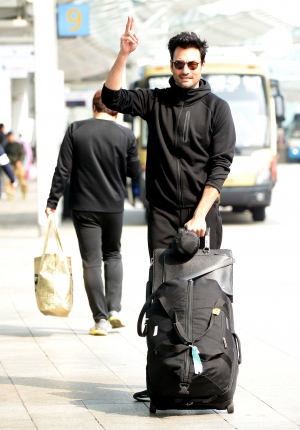 데이비드 맥기니스 출국