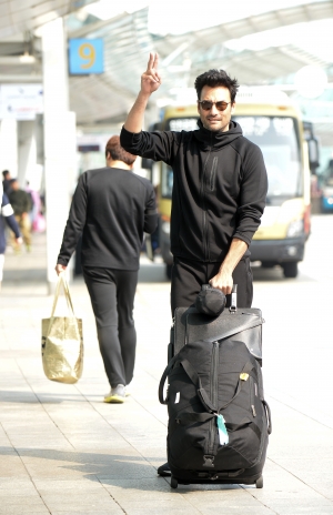 데이비드 맥기니스 출국