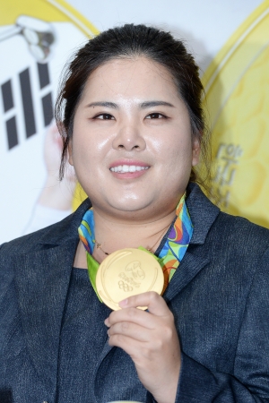 골든 그랜드슬램 달성 기념메달 행사 찾은 박인비