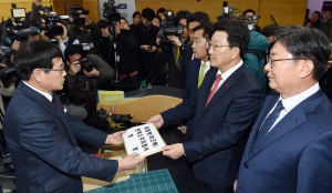 탄핵소추의결서 헌법재판소 제출
