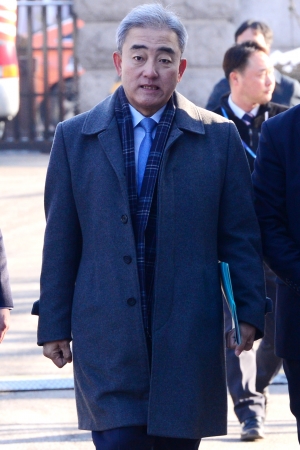 유진룡 전 문체부 장관 증인 출석