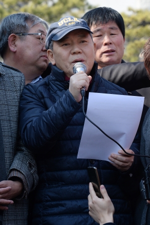김평우 변호사 헌재 앞 기자회견