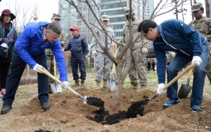 용산구-주한미군 식목일 나무심기