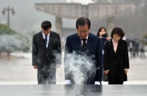 5.18 광주 국립묘지 찾은 홍준표