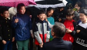 5.18 광주 민주묘지 찾은 문재인