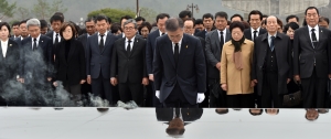 5.18 광주 민주묘지 찾은 문재인