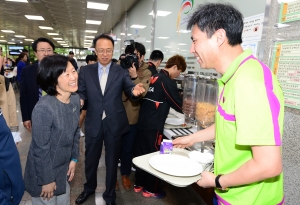 태릉선수촌 찾은 김미경 교수