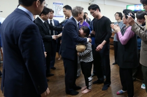 문재인 후보 삼성중공업 크레인 사고 유가족 방문