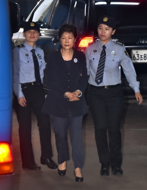 첫 재판 마친 박근혜 전 대통령