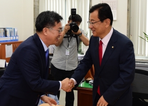 추경 협조 요청 위해 국회 찾은 김동연 경제부총리