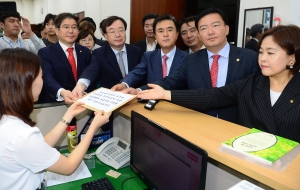 방송장악 국정조사요구서 제출하는 자유한국당