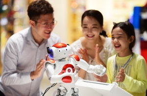 스타필드 고양 말하는 쇼핑 로봇 도우미 '나오'
