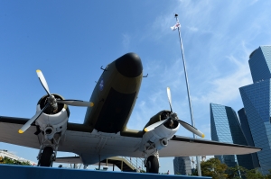 위안부 피해 애니메이션 담은 C-47 수송기