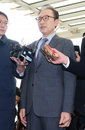 이명박 전 대통령, '바레인 출국'