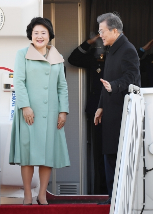 문재인 대통령 중국 국빈방문 출국