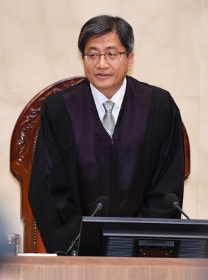 김명수 대법원장 첫 전원합의체 선고