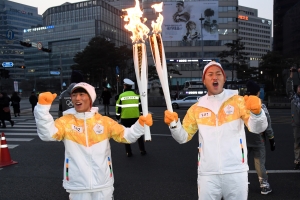 서울에서 불 밝힌 평창 올림픽 성화
