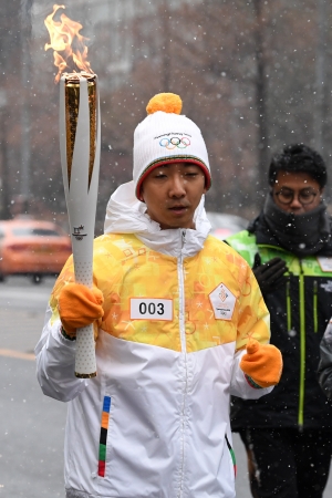 서울에서 불 밝힌 평창 올림픽 성화