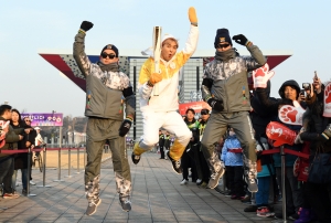 위너 송민호 2018평창동계올림픽 성화 봉송