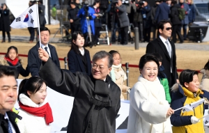 3.1절 만세운동 재현하는 문재인대통령