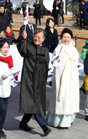 3.1절 만세운동 재현하는 문재인대통령