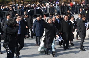 3.1절 만세운동 재현하는 문재인대통령