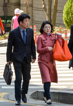 류여해-정준길, 자유한국당 제명 가처분 항소심 출석