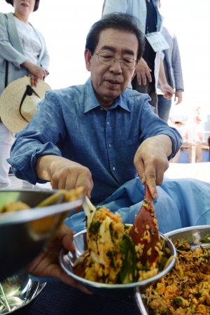 박원순 선거유세 '옥상 텃밭' 농사