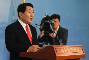 한국당, 비대위원장 후보 5인 발표