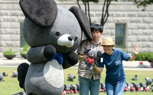 케어, '토리 인형 전시회 I'm Not Food-먹지 말고 안아 주세요'