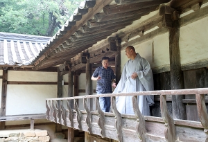 문재인 대통령 김정숙 여사 안동 봉정사 방문