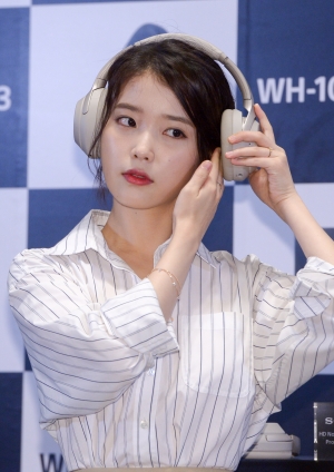 아이유, 소니 헤드폰 'WH-1000XM3' 출시 행사