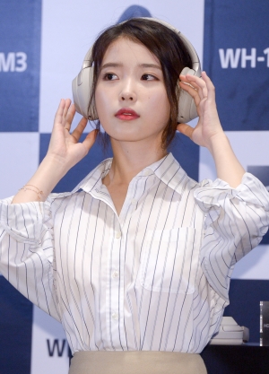 아이유, 소니 헤드폰 'WH-1000XM3' 출시 행사