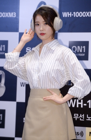 아이유, 소니 헤드폰 'WH-1000XM3' 출시 행사