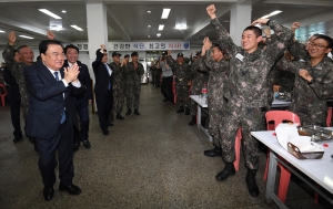 문희상 국회의장 군부대 격려 방문