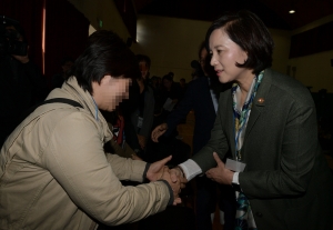 인강학교 찾은 유은혜 장관