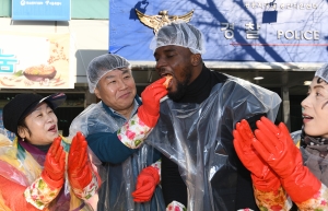 용산구, 샘 오취리도 함께한 김장나눔 행사 