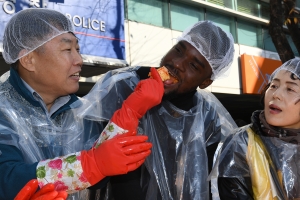 용산구, 샘 오취리도 함께한 김장나눔 행사 