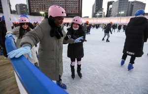 초미세먼지 주의보 해제되며 운영이 재개된 서울광장 스케이트장