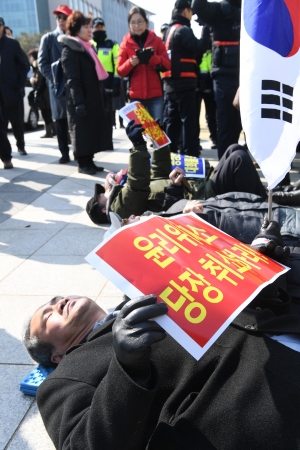 보수단체 국회 앞 시위